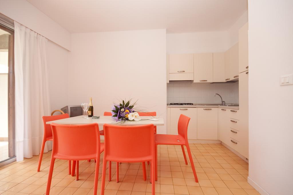 Residence Selenis Caorle Ruang foto