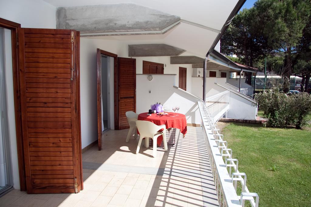 Residence Selenis Caorle Bagian luar foto