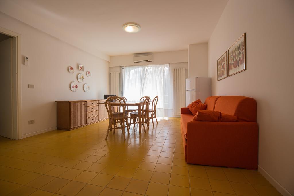 Residence Selenis Caorle Bagian luar foto